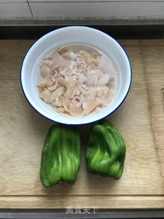 麻椒炒鸡片的做法步骤：1