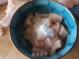 泰式黄咖喱鸡的做法步骤：1