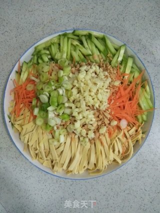 干豆腐拌黄瓜的做法步骤：7