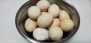 碎纹茶蛋的做法步骤：1