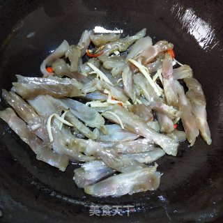 青椒酸菜炒牛脚筋的做法步骤：6