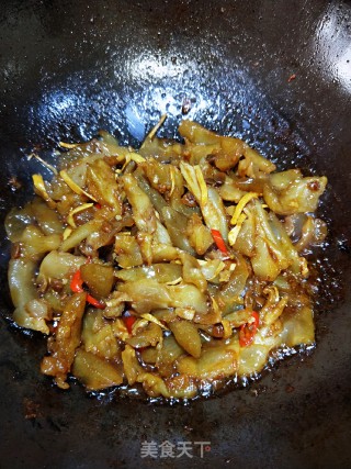 青椒酸菜炒牛脚筋的做法步骤：7