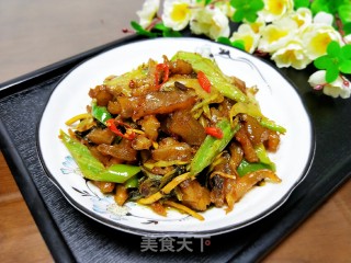 青椒酸菜炒牛脚筋的做法步骤：9