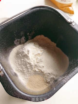 南瓜小餐包的做法步骤：1