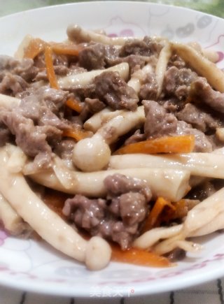 牛肉炒海鲜菇的做法步骤：7