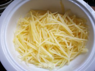 油泼土豆丝的做法步骤：5