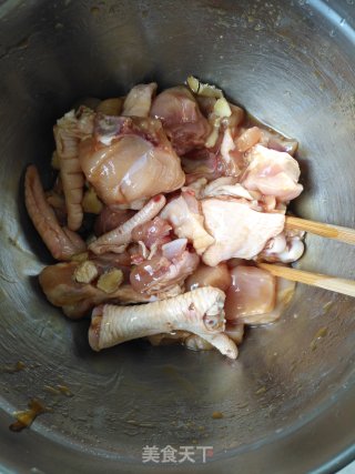 海鲜菌菇蒸鸡的做法步骤：2