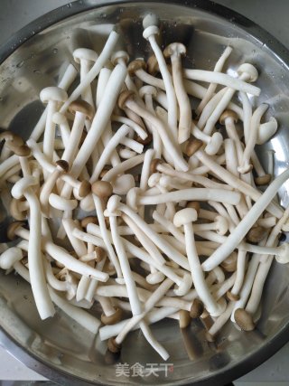 海鲜菌菇蒸鸡的做法步骤：3