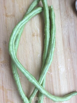 菜豆炒蛋的做法步骤：1