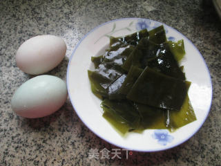 海带烧鸭蛋的做法步骤：1