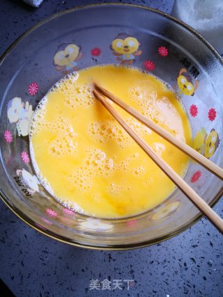 大酱炒鸡蛋的做法步骤：1