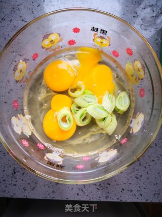 大酱炒鸡蛋的做法步骤：2