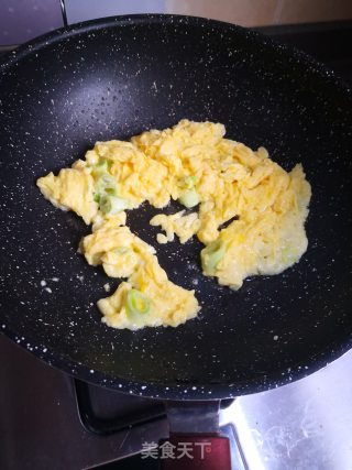 大酱炒鸡蛋的做法步骤：3