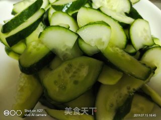 牛肉炒黄瓜的做法步骤：2