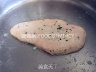 四分钟搞定香嫩鸡胸肉，不用一滴油的做法步骤：6