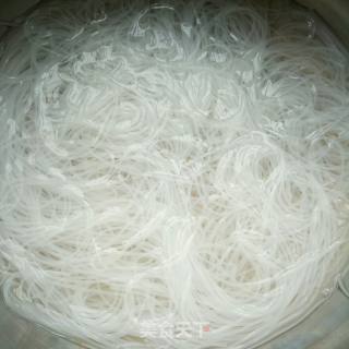 香菜粉丝鸡蛋汤的做法步骤：1