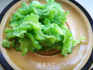苦瓜炒蛋的做法步骤：3