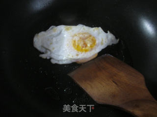 鸭蛋煮宽粉的做法步骤：2