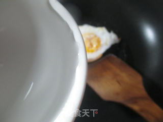鸭蛋煮宽粉的做法步骤：3