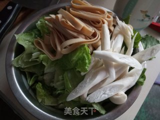 麻辣土豆粉的做法步骤：1