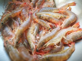 油焖虾~简易改良版的做法步骤：2