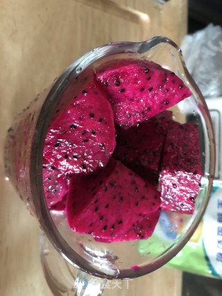 葡萄香蕉火龙果汁的做法步骤：1