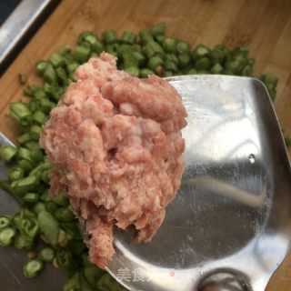 芽菜肉末炒菜豆的做法步骤：2
