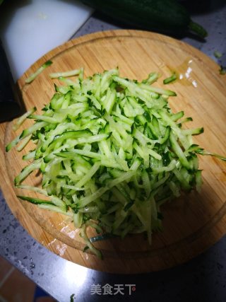 黄瓜鸡蛋汤的做法步骤：1