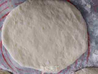 虾仁披萨的做法步骤：2