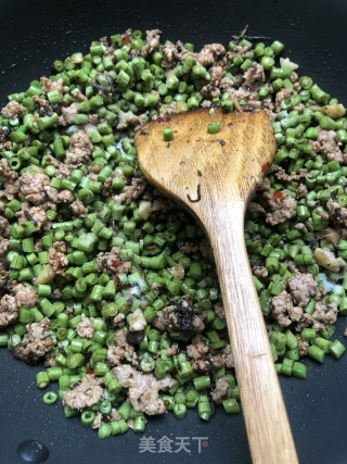 橄榄肉末炒豆角的做法步骤：8