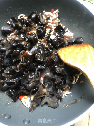 云耳炒肉丝的做法步骤：6
