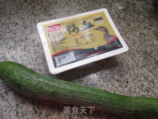 鸭血煮丝瓜的做法步骤：1