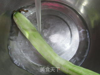 鸭血煮丝瓜的做法步骤：2