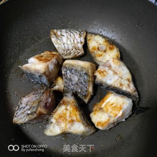 鳘鱼豆腐汤的做法步骤：1