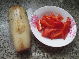 红椒炒莲藕的做法步骤：1