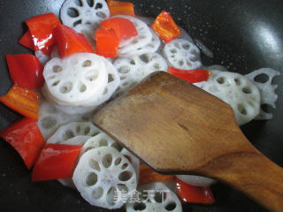 红椒炒莲藕的做法步骤：10