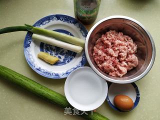 清汆丸子的做法步骤：1