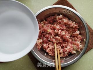 清汆丸子的做法步骤：4