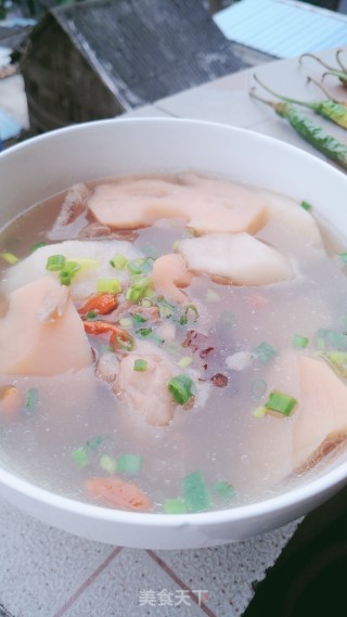 莲藕淮山筒骨汤的做法步骤：7
