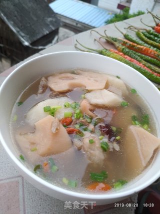 莲藕淮山筒骨汤的做法步骤：8