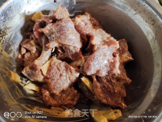 芹菜炒牛肉的做法步骤：2