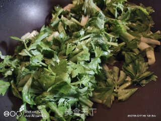 芹菜炒牛肉的做法步骤：5