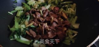 芹菜炒牛肉的做法步骤：6