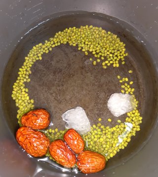百合绿豆糖水的做法步骤：2