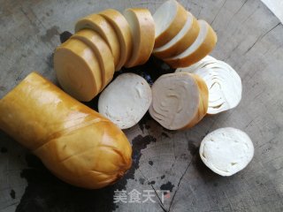 五香卤素鸡的做法步骤：1