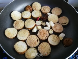 五香卤素鸡的做法步骤：4