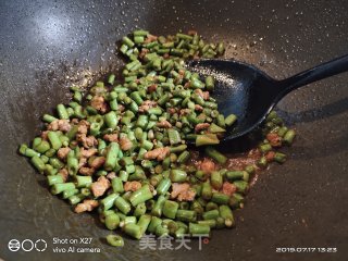 肉末豆角拌荞麦面的做法步骤：4