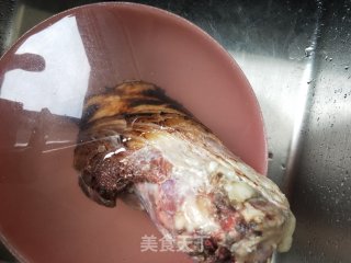 红烧肘子的做法步骤：2