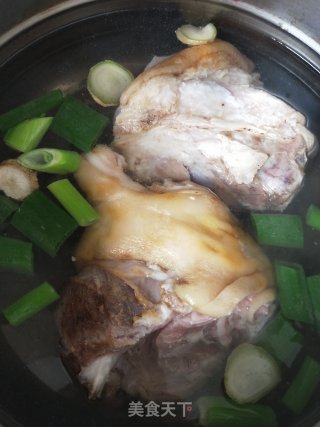 红烧肘子的做法步骤：4