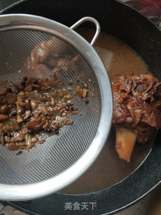 红烧肘子的做法步骤：11